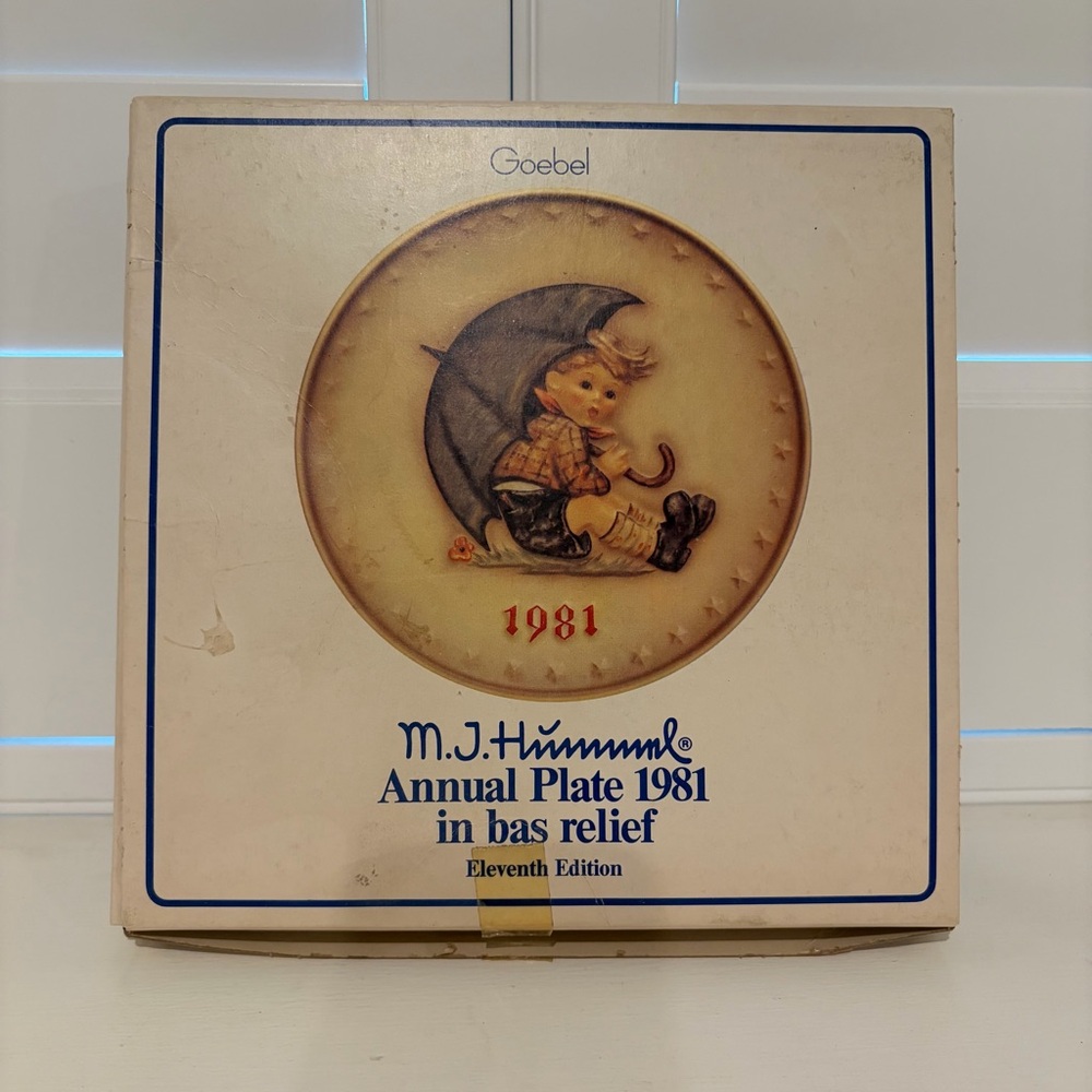 NIB VINTAGE M. J. Hummel Annual Plate 1981 Eleventh Edition